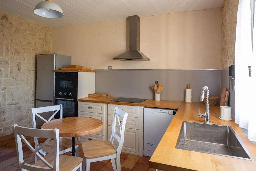 Mas Provencal De 120M2 En Camargue, Avec Piscine Et Parking Inclus, Ideal Pour Des Vacances Arles Eksteriør billede