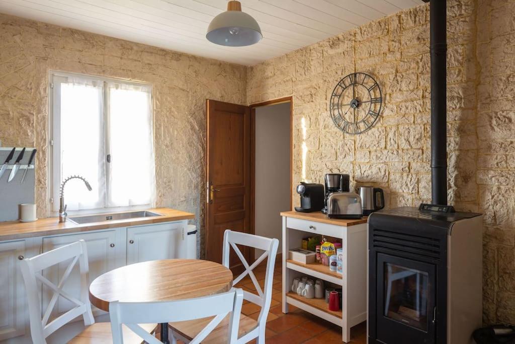 Mas Provencal De 120M2 En Camargue, Avec Piscine Et Parking Inclus, Ideal Pour Des Vacances Arles Eksteriør billede