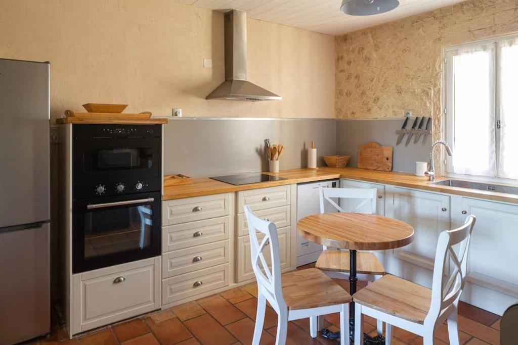 Mas Provencal De 120M2 En Camargue, Avec Piscine Et Parking Inclus, Ideal Pour Des Vacances Arles Eksteriør billede